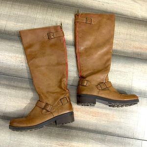 Women’s brown leather boots 8.5 M Used with buckles, small heel